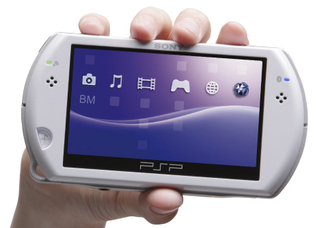 Ebay eBay Canada: Sony PSP Go Bundle in White only $124.99 (Save 54%)