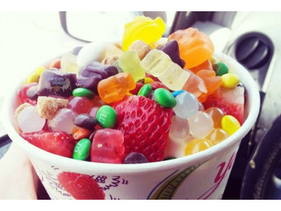 Yogurtys Canada: B1G1 Free Fro-Yo For Mom