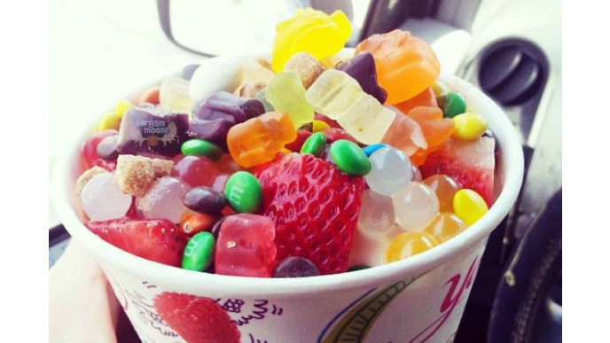 Yogurtys Canada: B1G1 Free Fro-Yo For Mom