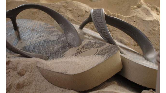 Globo Canada: Extra 25% Off Women's Sandals Already on Clearance