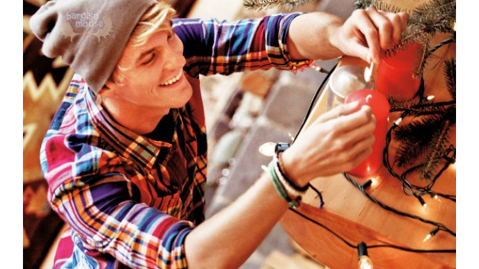 American Eagle Outfitters: 40% Off Almost Everything & Free Shipping