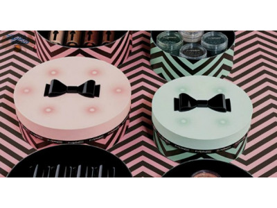 MAC Cosmetics: Free Shipping & Holiday Favourites