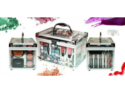 Team Buy Canada: $34 For A 47-Piece Cameo Makeup Kit