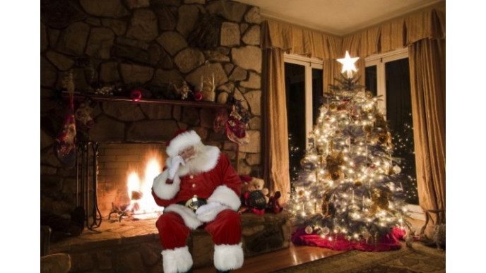 Capture The Magic: Get 50% off 3 Photos of Santa in Your Home!
