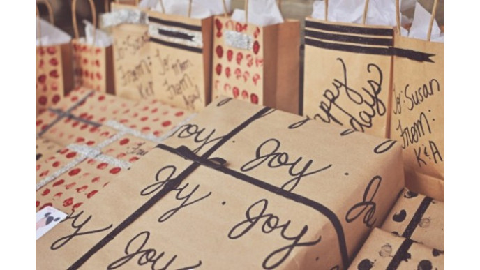 Gift Wrapping Hacks You Need To Know This Christmas!