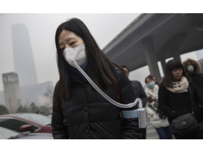Chinese Buy "Fresh Air Bottles" From Canada?!