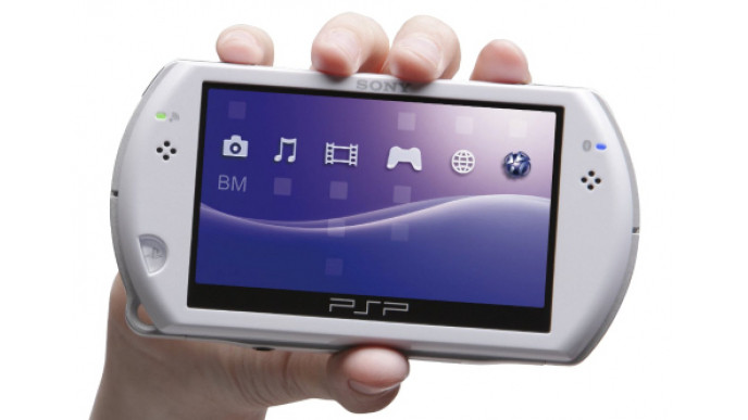 eBay Canada: Sony PSP Go Bundle in White only $124.99 (Save 54%)