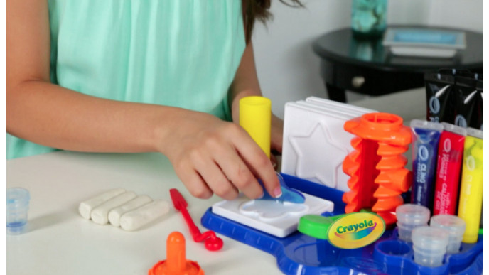 Crayola Cling Creator Craft Kit Was $26 | Now $15 @ Amazon.ca