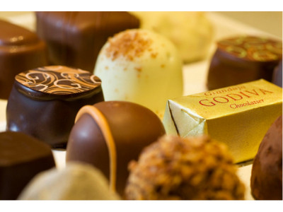 Costco Black Friday Deal: Godiva Elegance Gift Basket Was $80 | Now $64 & Free Shipping 