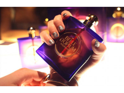 Canadian Freebies: Belle D'Opium Sample At The Bay
