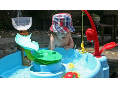 Little Tikes Fish 'n Splash Water Table Was $47 | Now $23 @ Walmart Canada