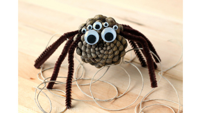 DIY: Spooky Pine Cone Spiders!