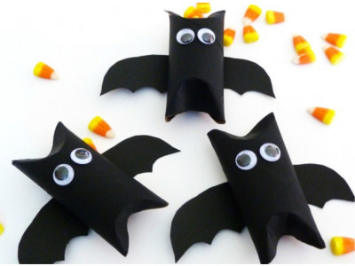 Halloween Craft: Small Spooky Pinatas!