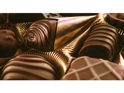 Valentine's Gift Idea: 94-pc Lindt Chocolates only $25 Shipped @ Hudson's Bay
