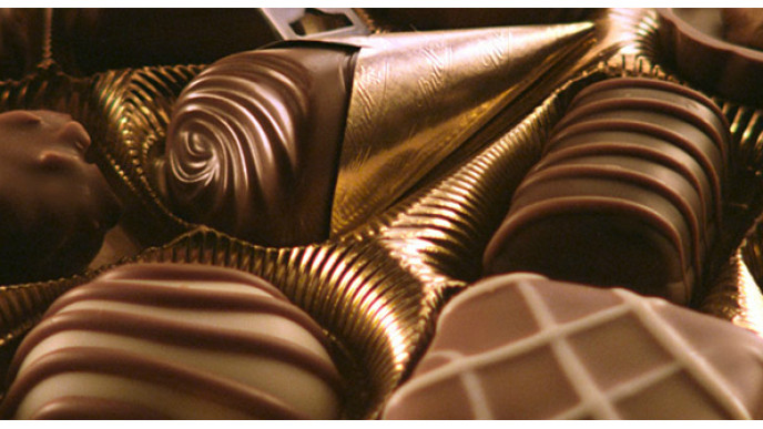 Valentine's Gift Idea: 94-pc Lindt Chocolates only $25 Shipped @ Hudson's Bay