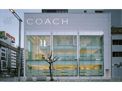 COACH Wide Turnlock Side Hinge Bangle Was $220 | Now $88 @ Hudson's Bay