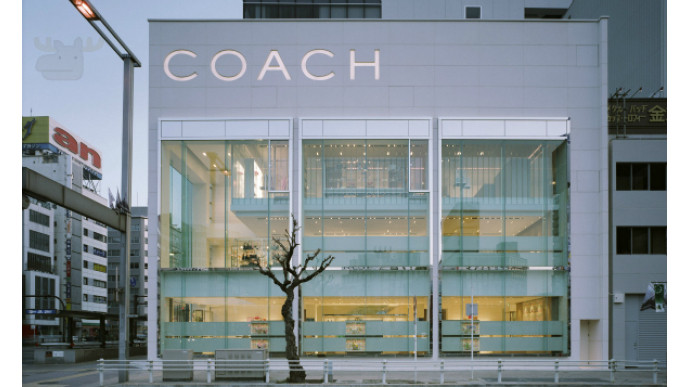 COACH Wide Turnlock Side Hinge Bangle Was $220 | Now $88 @ Hudson's Bay