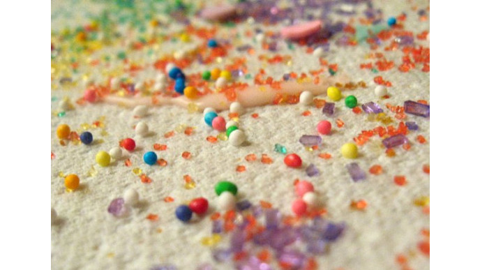 Amazon Canada: 12-Pack Cake Mate Holiday Round Decors Was $25 | Now $14.43