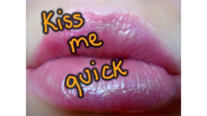 Well.ca Deal Of The Month: Burt’s Bees Lip Shimmers!