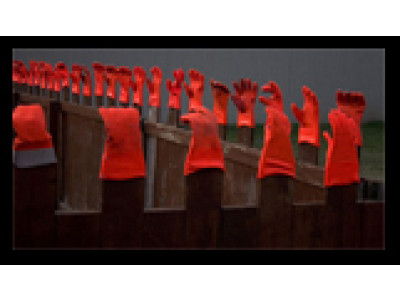 Canadian Freebies: Yves Rocher – Free Winter Gloves! 