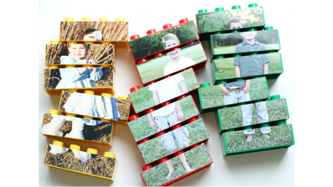 Do It Yourself: Fun Family Portrait With LEGO Blocks