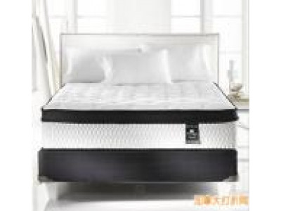 Boxing Day sale @ The Bay: Up to 65% off all mattress sets! 