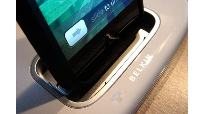 Amazon Canada: 61% Off Belkin Charge & Sync Dock For iPhone 5/6 & iPod 5th Gen - Now $15.11