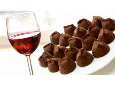 MonthlyClubs Canada: Free $25 GC with 12 Month Membership