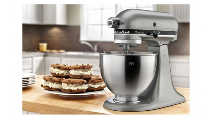 Hudson's Bay Canada Flash Sale: Kitchenaid Classic Plus Stand Mixer | Was $400 Now $200 (Expired)