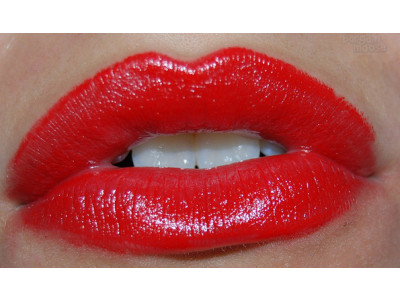 Revlon Colour Burst Lipstick Only $4 Including Shipping @ DealsClubCanada