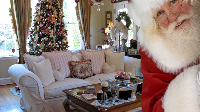 Personalize a Photo of Santa In Your Home @ Capture The Magic