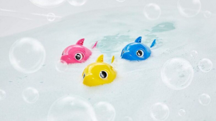 These Baby Shark Toys Swim in the Tub!