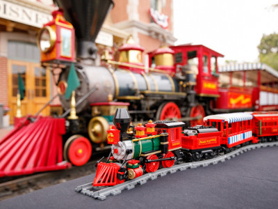 LEGO Disney Train and Station