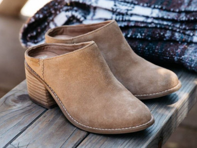 Extra 25% off Sale @ TOMS