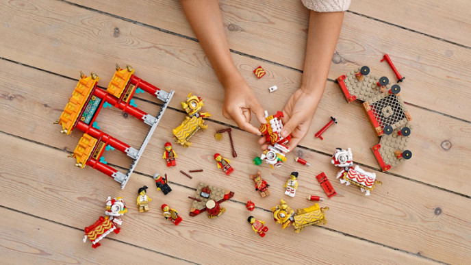 There are LEGO Chinese New Year Sets!