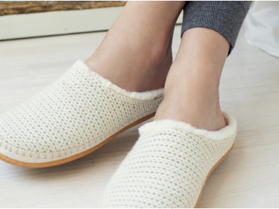 There's a Flash Sale @ TOMS!