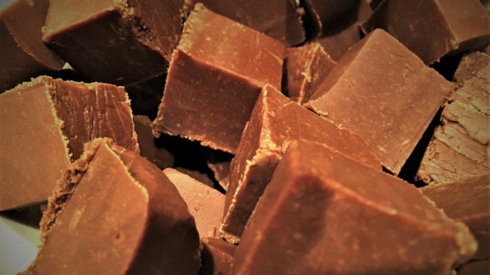 Slow Cooker Christmas Fudge Recipe Is So Easy To Make