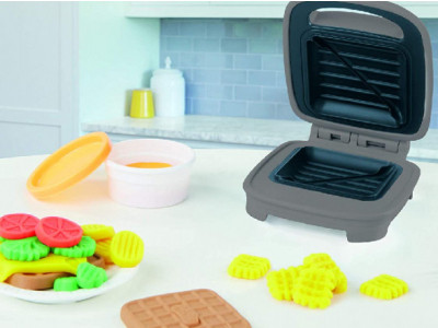 Play-Doh Cheesy Sandwich Set $8.98