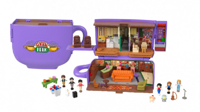 You Can Now Get A Friends Themed Polly Pocket Playset!