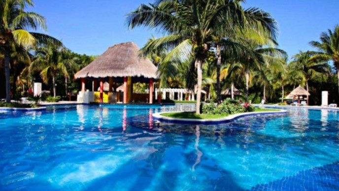 Redtag Black Friday Travel Deals: Up to $400 Off Getaways