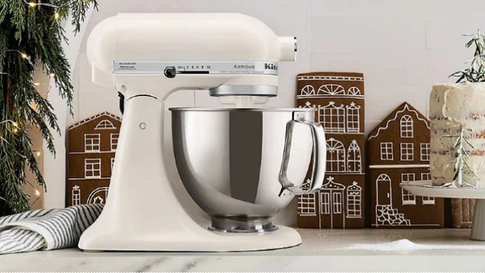 Crate & Barrel Canada Black Friday Sale: Up to 60% Off Holiday, Furniture, Decor & More