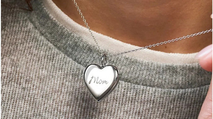 Jewlr Mother's Day Sale: 30% to 50% Off Personalized Jewelry