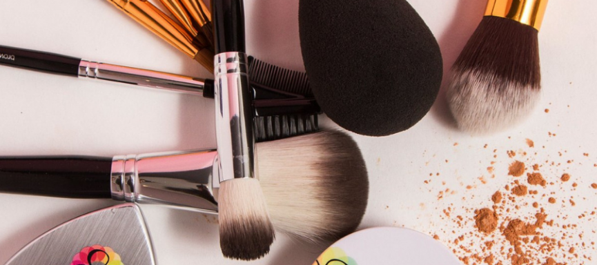 The Best Way to Clean Makeup Brushes and Sponges