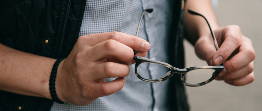 Online Glasses: Guide to the Top 8 Places to Buy Glasses Online in Canada